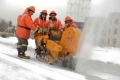 Gens qui travaillent sur la glace de la rivière Rideau 